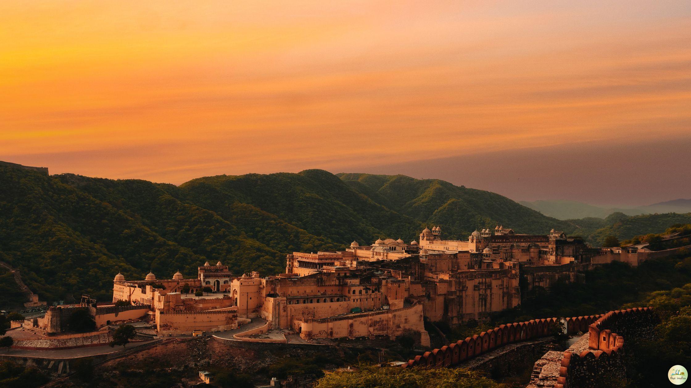 Popular Tourist Places in India Popular Tourist Places in India